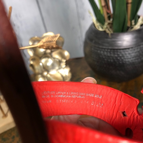 Tory Burch Moore Poppy Coral Leather Flat Sandals - Picture 6 of 8